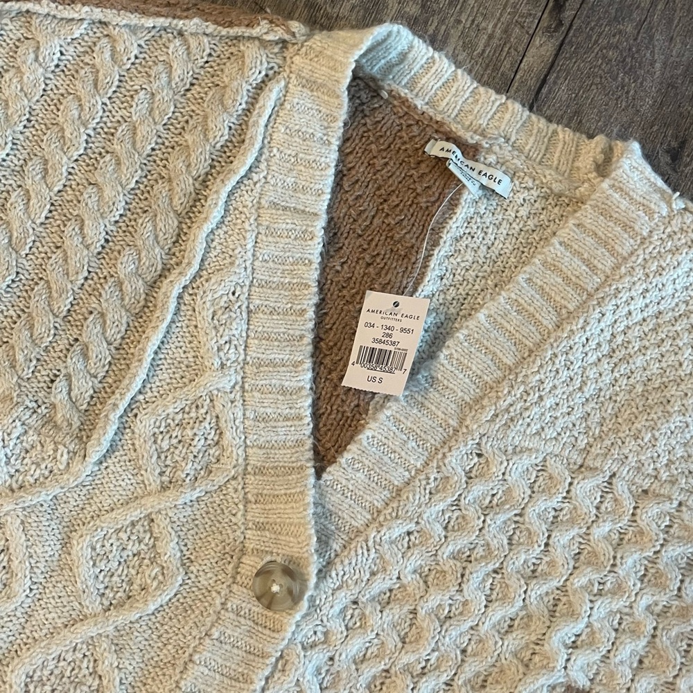 NWT Women’s American Eagle Sweater Size Medium - Picture 1 of 4